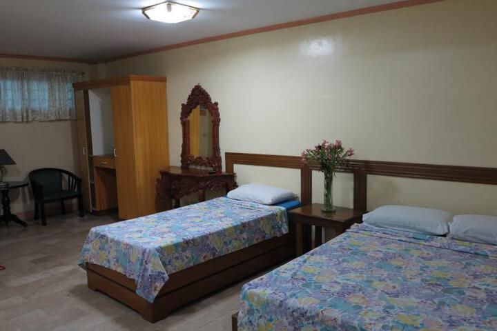 Suite 5 of 6