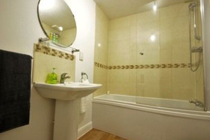 Room 9 of 28
