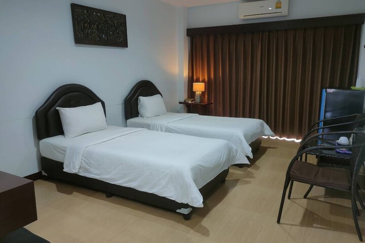 Room 6 of 27
