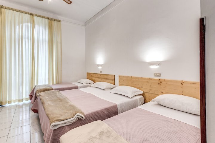 Room 5 of 25