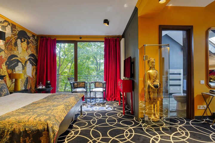 Room 27 of 74