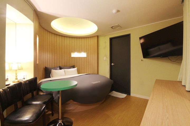 Room 7 of 127