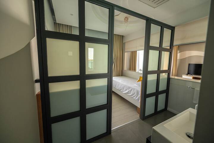 Room 51 of 124