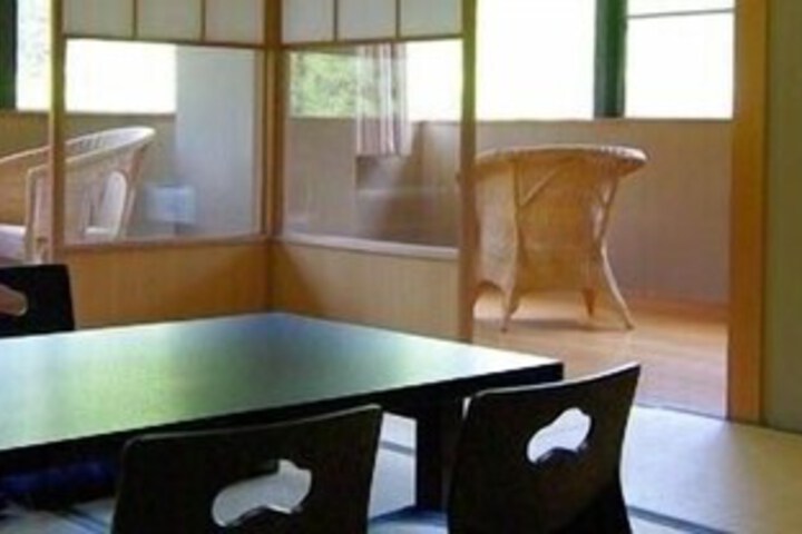 Room 18 of 38