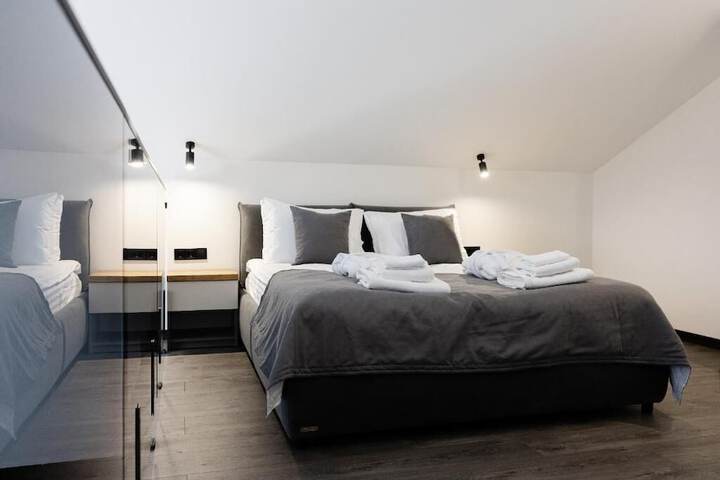 Room 3 of 102