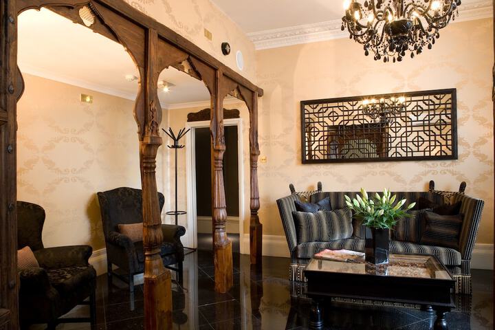 Guest Lobby