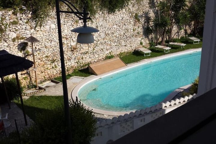 Pool 33 of 61