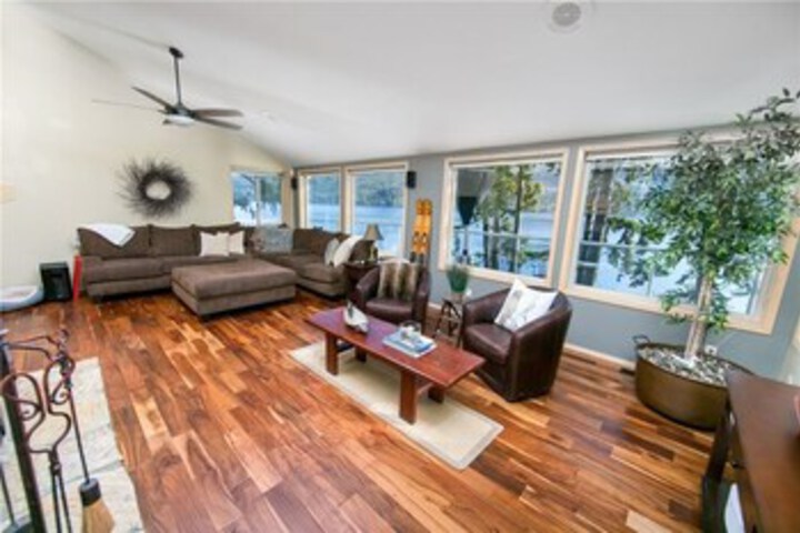 Far Summit Lake House Home in Bellingham, WA