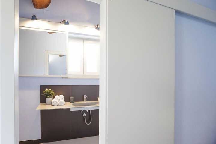 Room 15 of 33