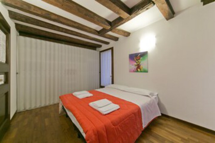 Room 12 of 14