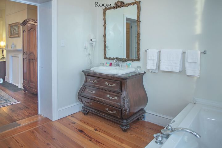 Room 150 of 170
