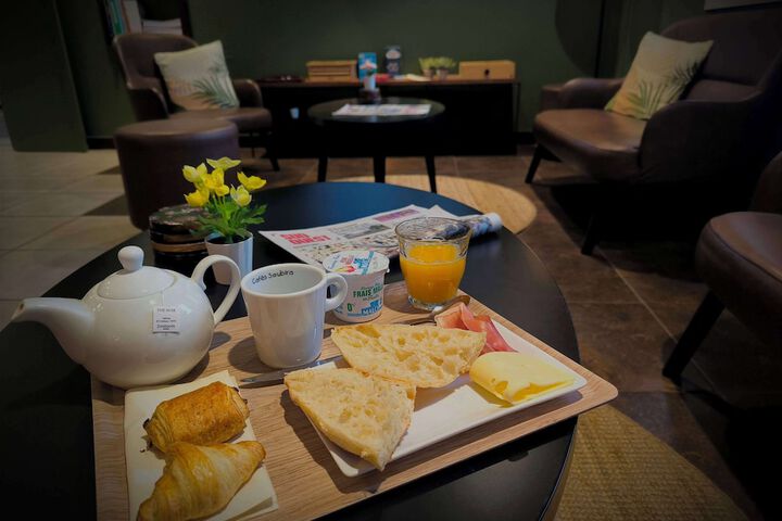 Breakfast/Coffee Service 23 of 32