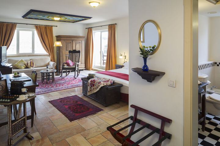 Room 25 of 150