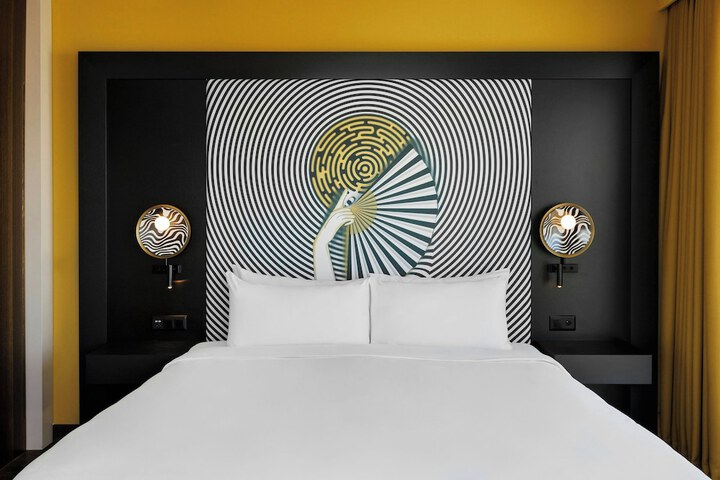 Room 32 of 104