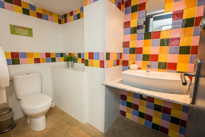 Room 102 of 147
