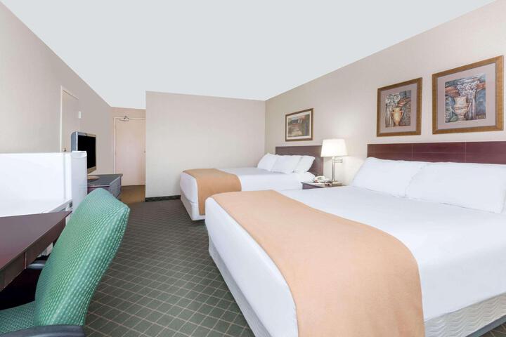 1 King Bed Business Room (12 of 13)