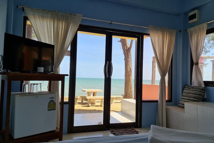 Room 8 of 19