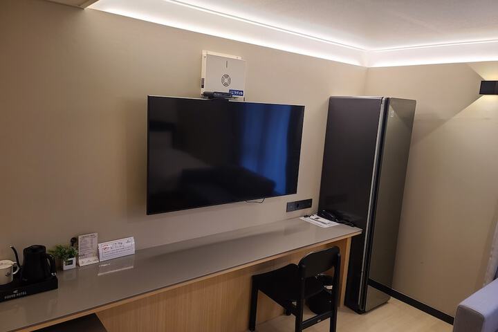 Room 102 of 219