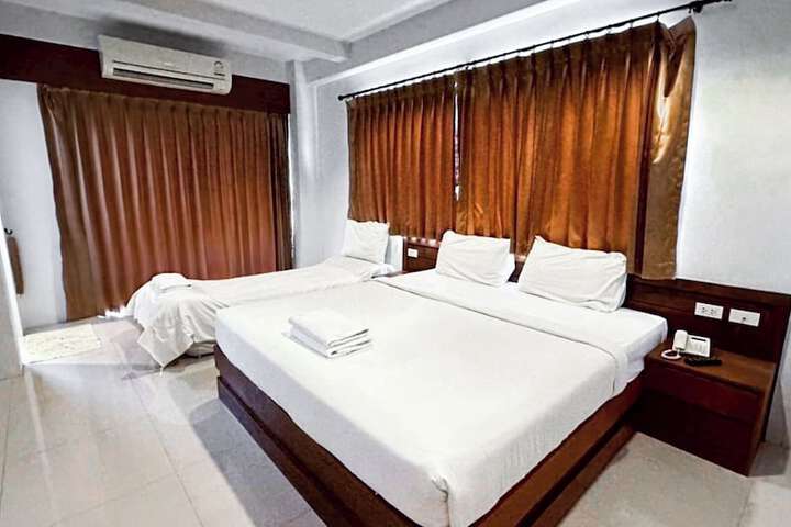 Room 32 of 61