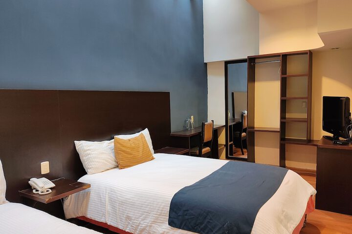 Room 15 of 38