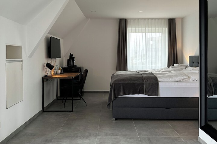 Room 32 of 179