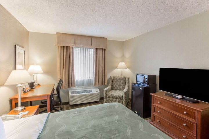 1 Double Bed Accessible (2 of 13)