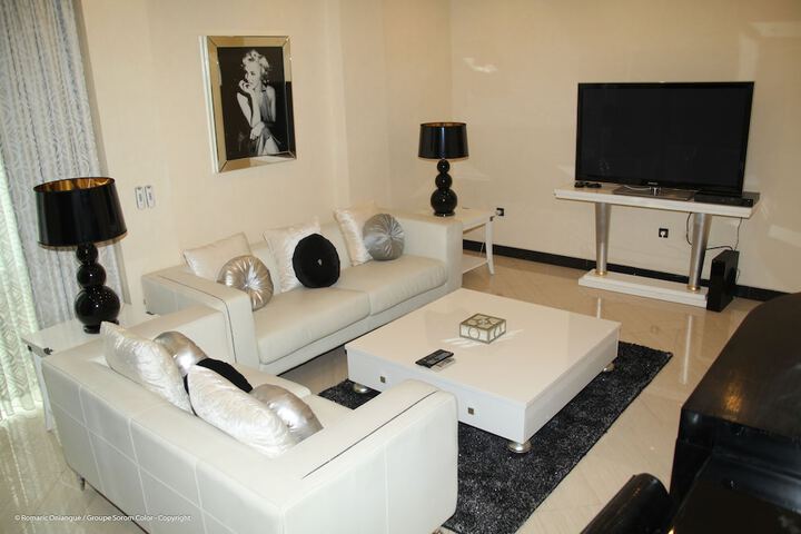 Lounge 54 of 57