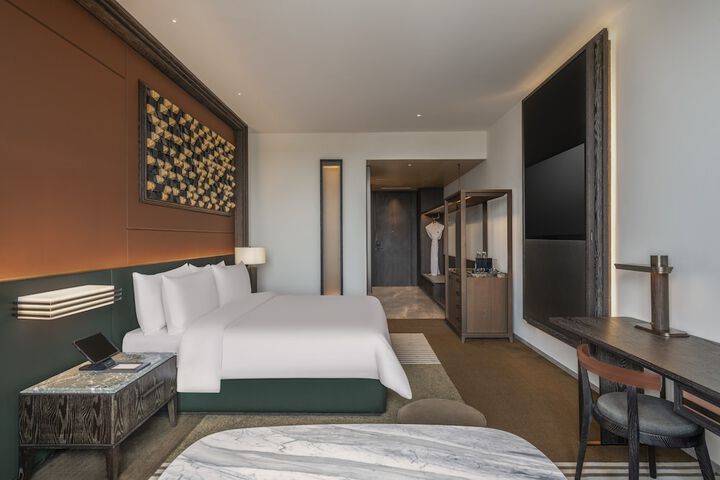 Room 5 of 19