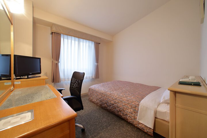 Room 10 of 19