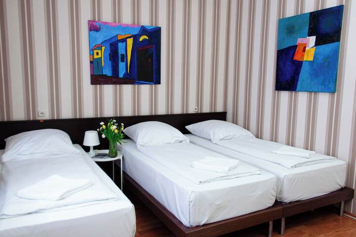 Room 18 of 145
