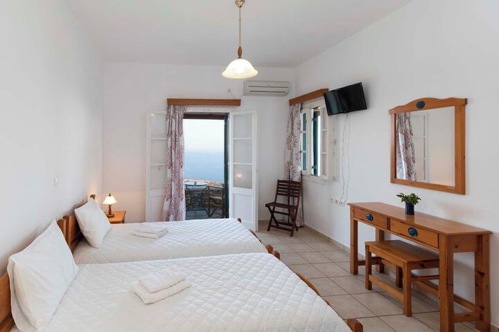 Room 10 of 24