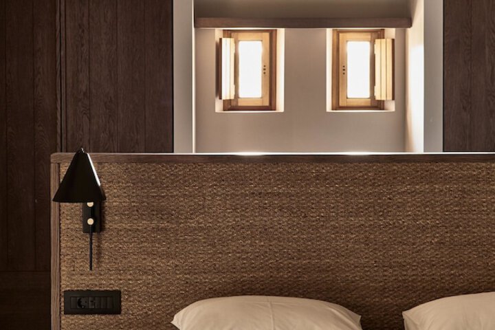 Room 43 of 166