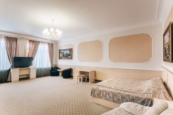 Room 10 of 43