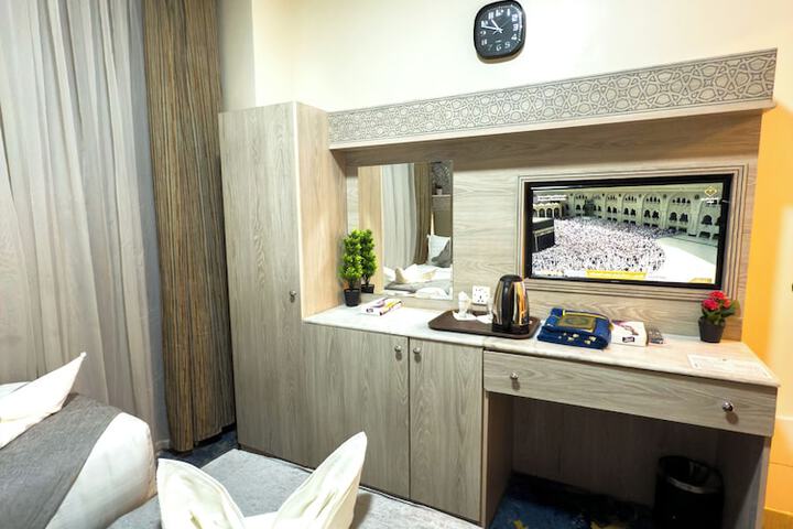 Room 10 of 13