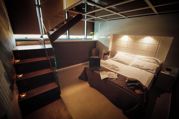 Room 20 of 99
