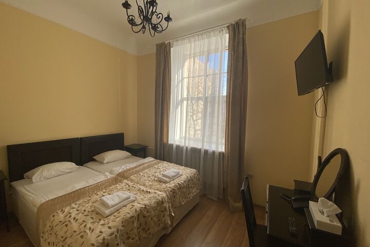 Room 113 of 272