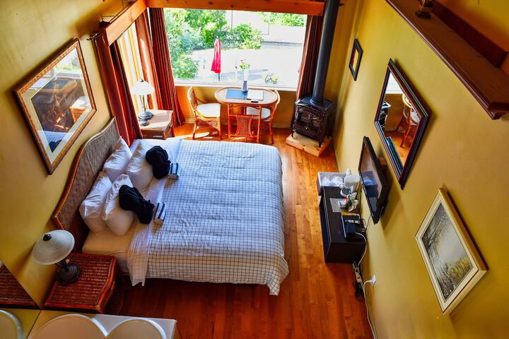 Suite King Size Bed (2 of 12)