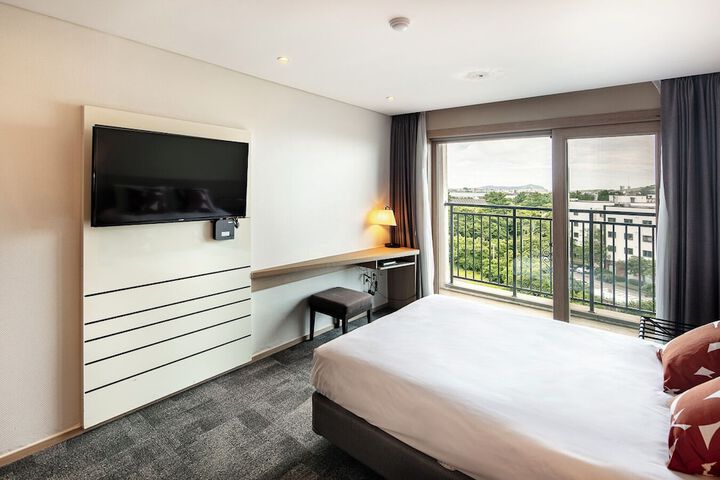 Room 35 of 122