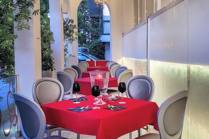 Dining 18 of 27