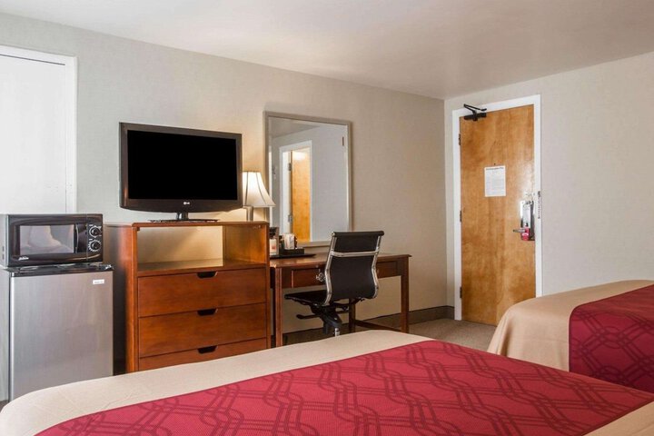 2 Double Beds (5 of 10)