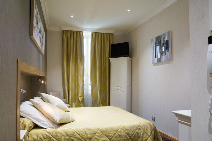 Room 2 of 48