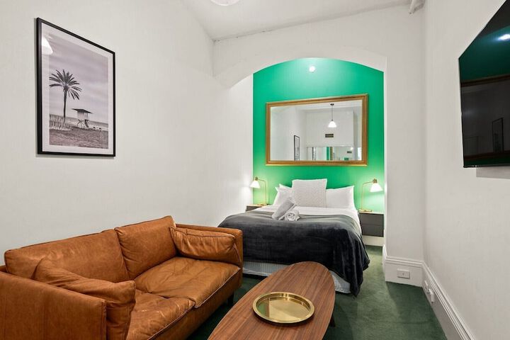 Room 93 of 318