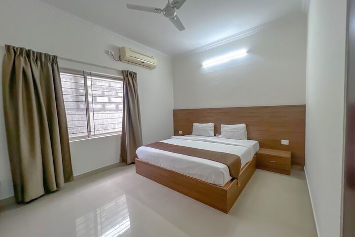 Room 27 of 76