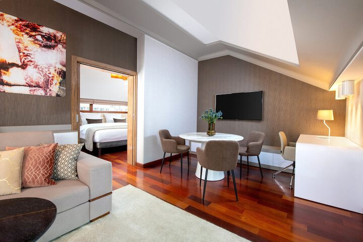Room 10 of 50