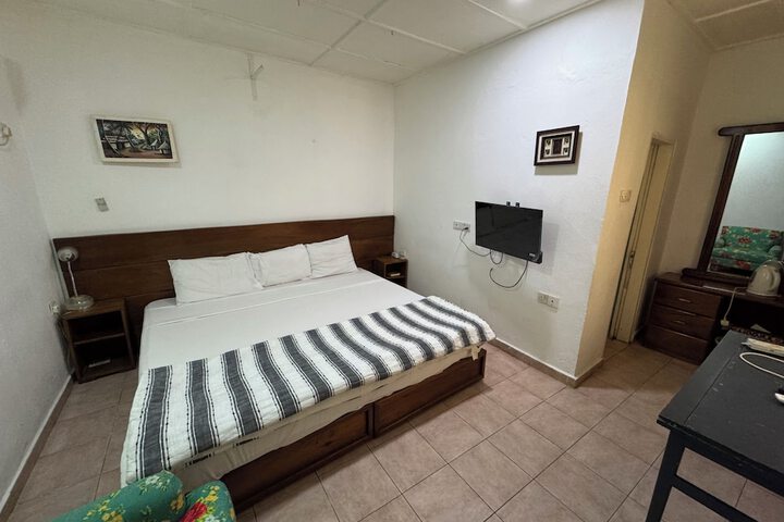 Room 16 of 84