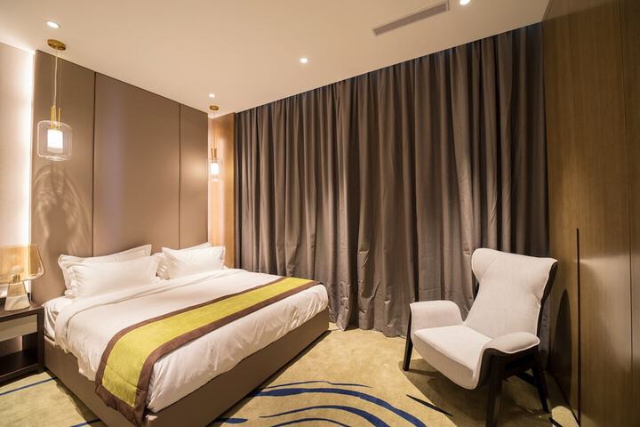Room 11 of 36