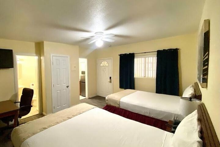 1 Queen Bed (8 of 17)