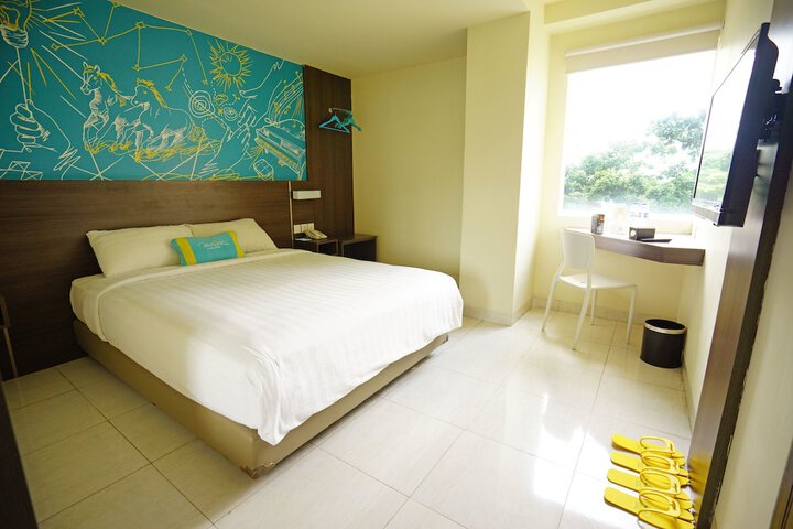 Room 6 of 33