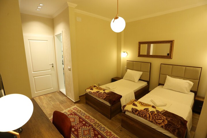 Room 11 of 24