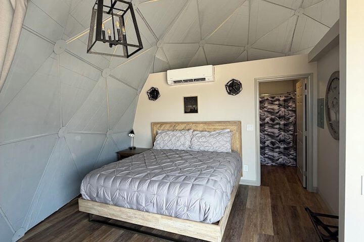 Room 18 of 163